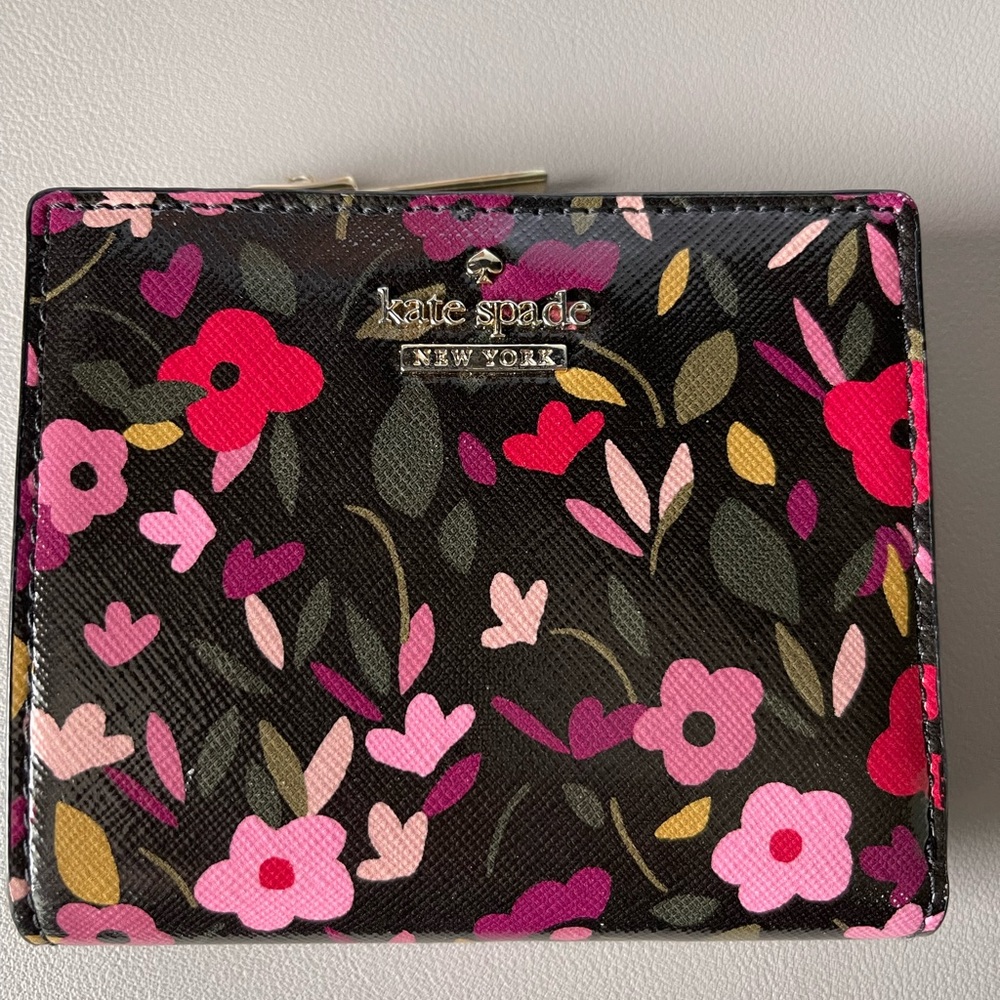 Kate Spade small bi- fold wallet with zipper coin pocket